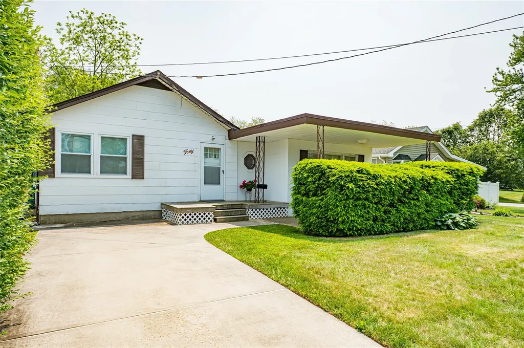 40 Robert Street Babylon NY 11702