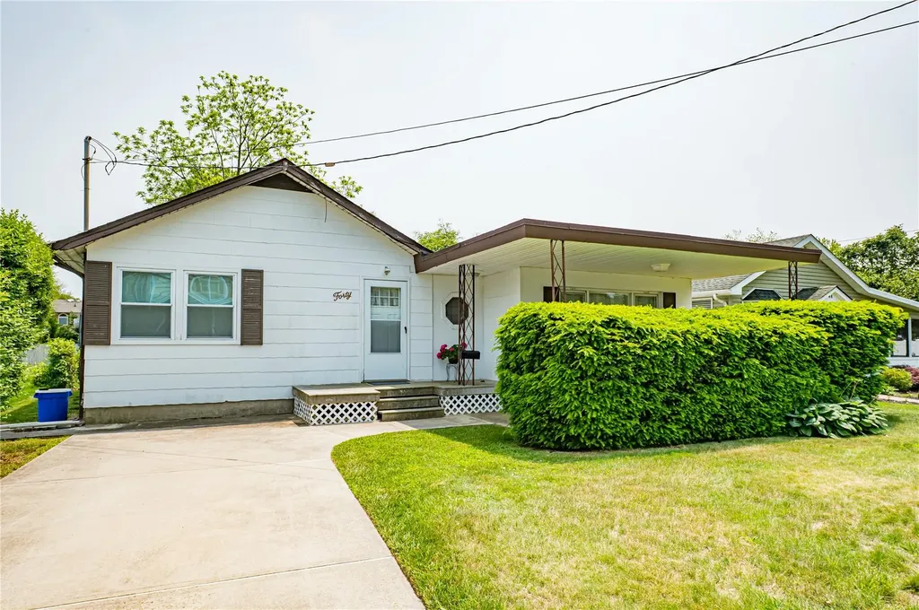 40 Robert Street Babylon NY 11702