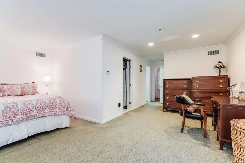 85 Weir Lane Locust Valley NY 11560