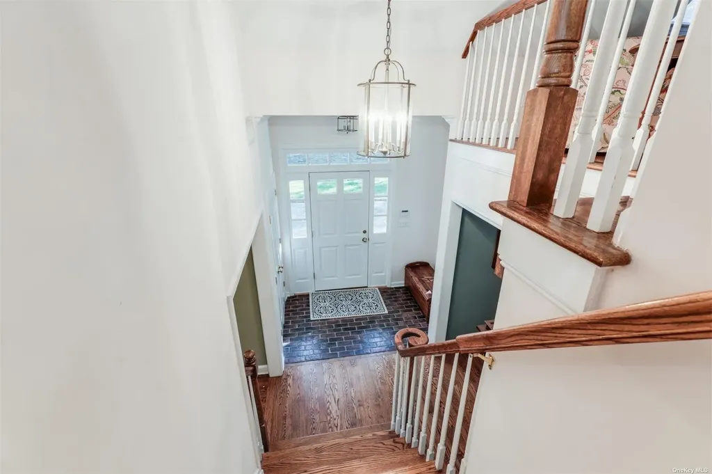 85 Weir Lane Locust Valley NY 11560