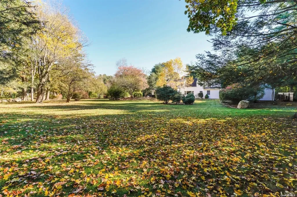 85 Weir Lane Locust Valley NY 11560