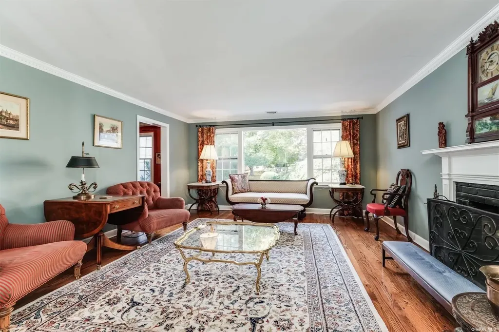 85 Weir Lane Locust Valley NY 11560