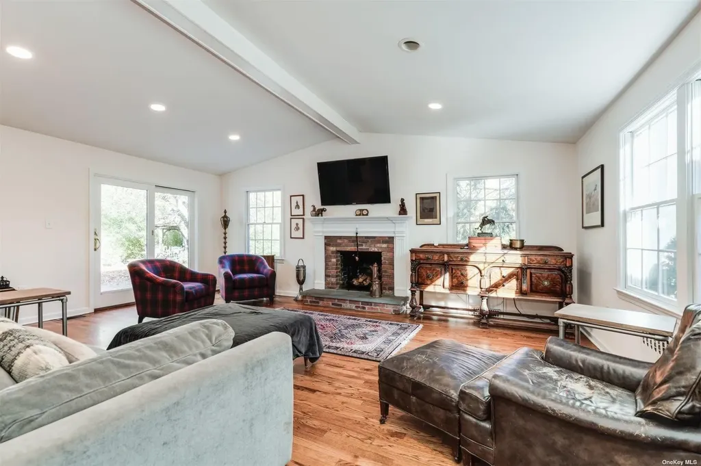 85 Weir Lane Locust Valley NY 11560