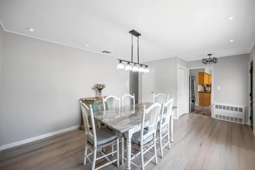220 Farhan Lane North Babylon NY 11703