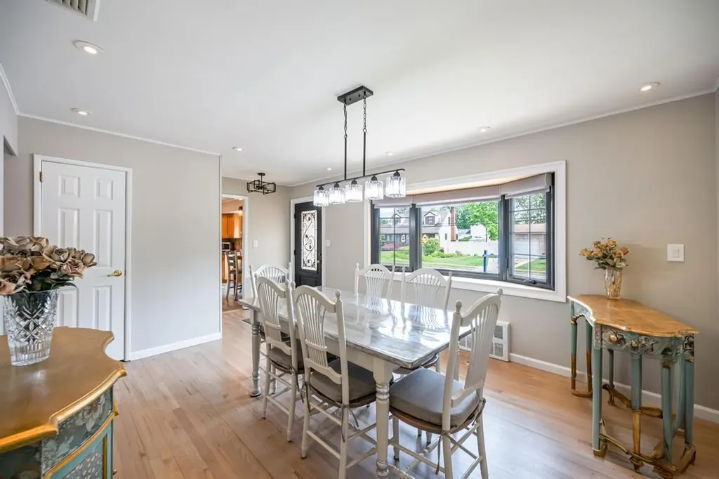 220 Farhan Lane North Babylon NY 11703