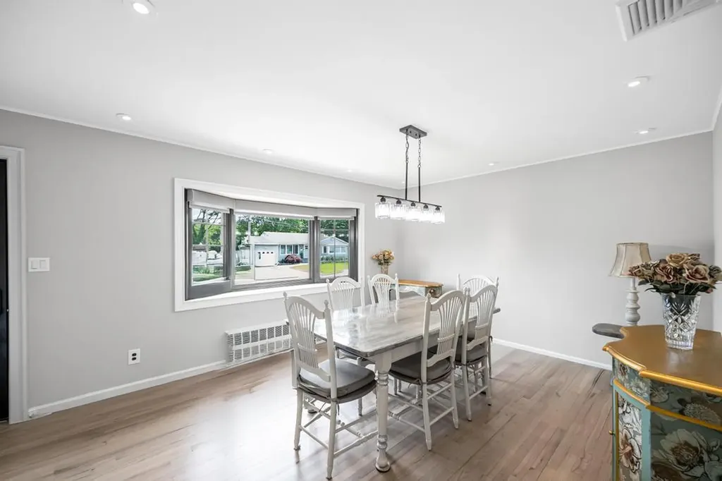 220 Farhan Lane North Babylon NY 11703