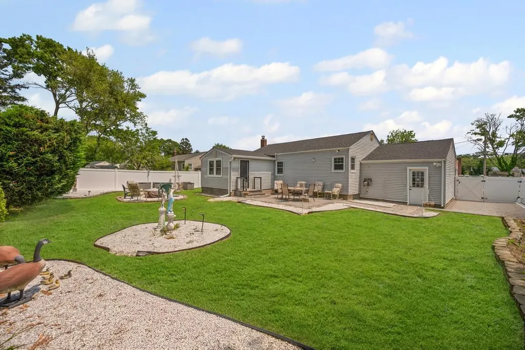 220 Farhan Lane North Babylon NY 11703
