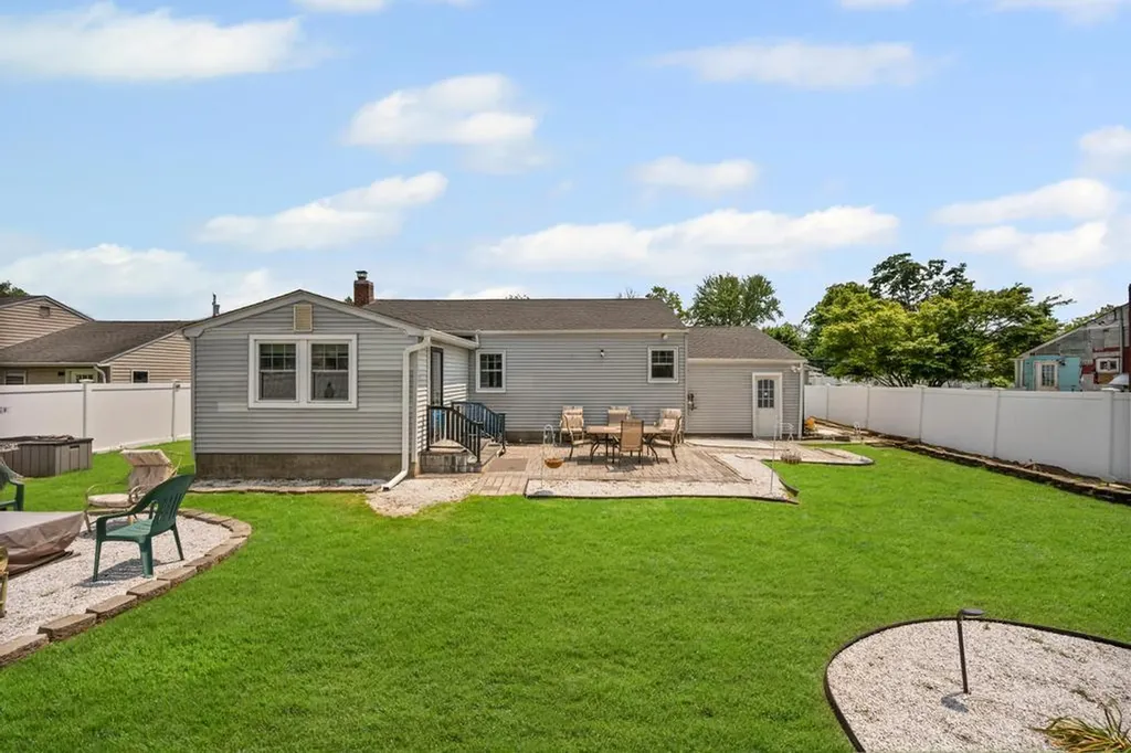 220 Farhan Lane North Babylon NY 11703