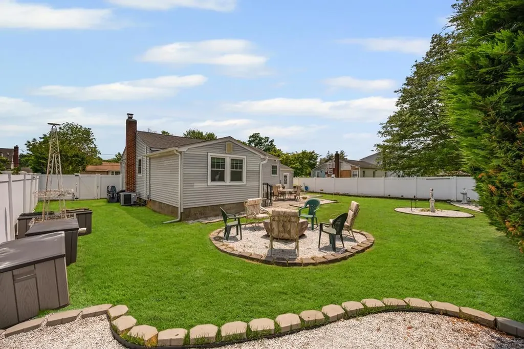 220 Farhan Lane North Babylon NY 11703