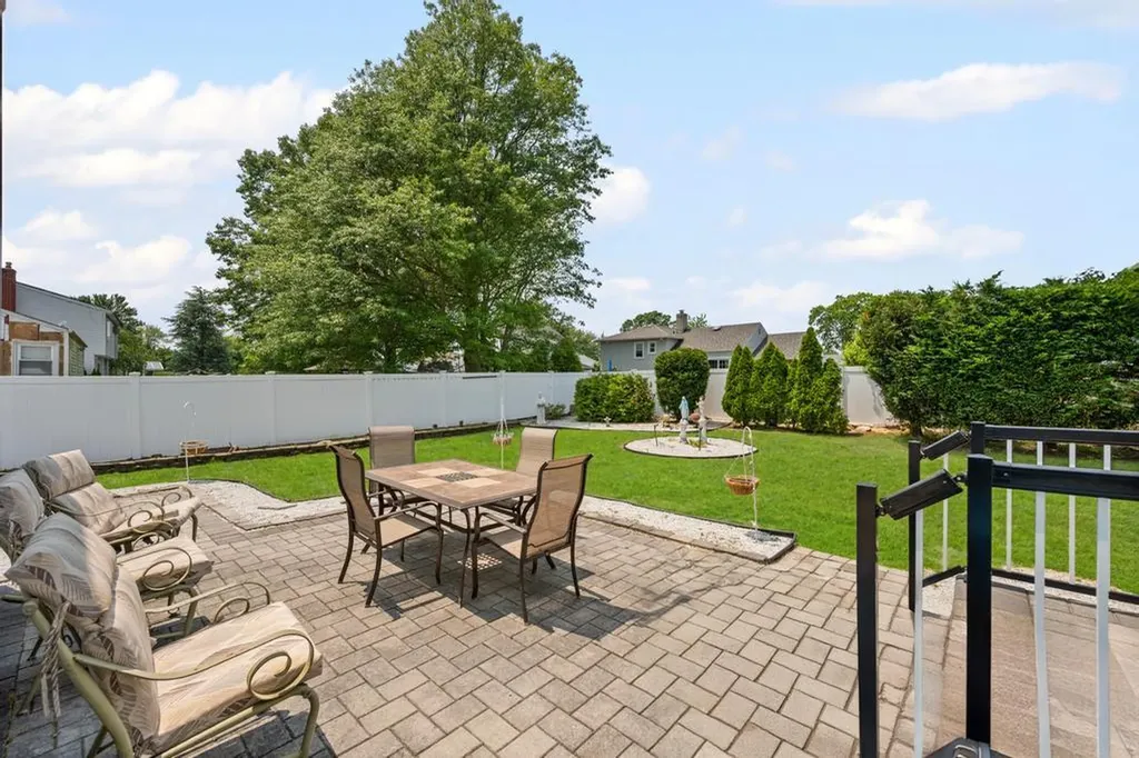 220 Farhan Lane North Babylon NY 11703