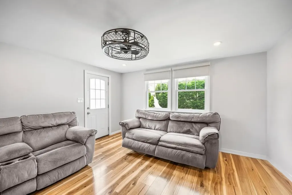 220 Farhan Lane North Babylon NY 11703