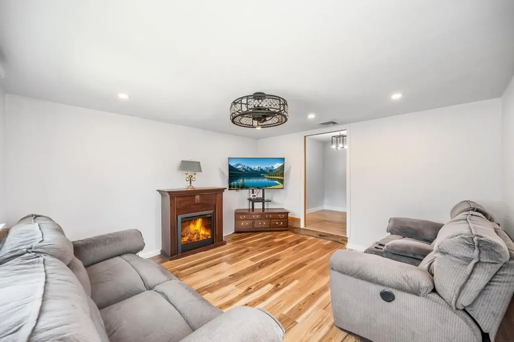 220 Farhan Lane North Babylon NY 11703