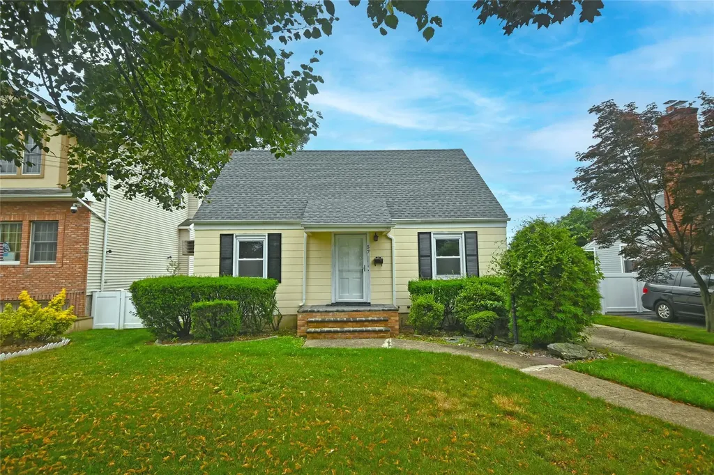 57 Netherwood Drive Albertson NY 11507