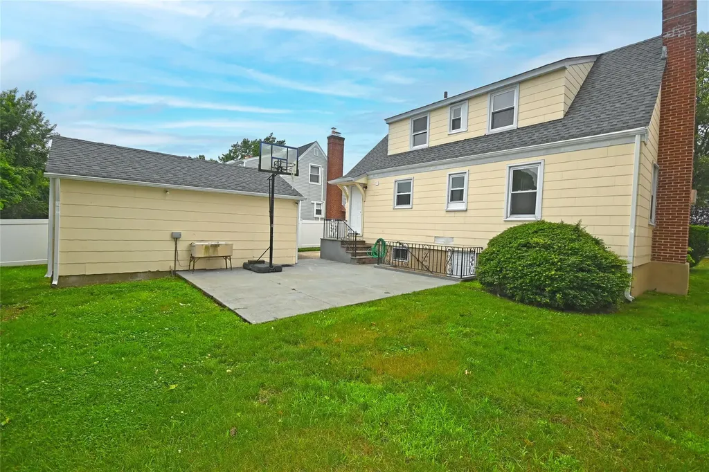 57 Netherwood Drive Albertson NY 11507