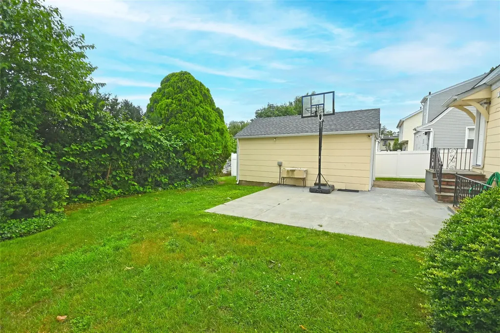 57 Netherwood Drive Albertson NY 11507