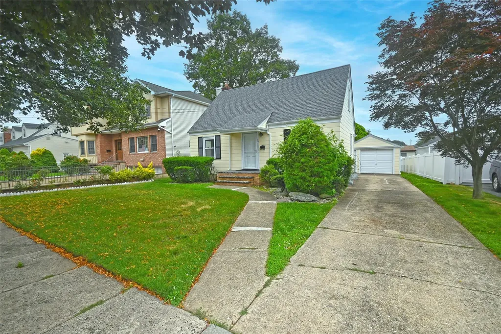 57 Netherwood Drive Albertson NY 11507