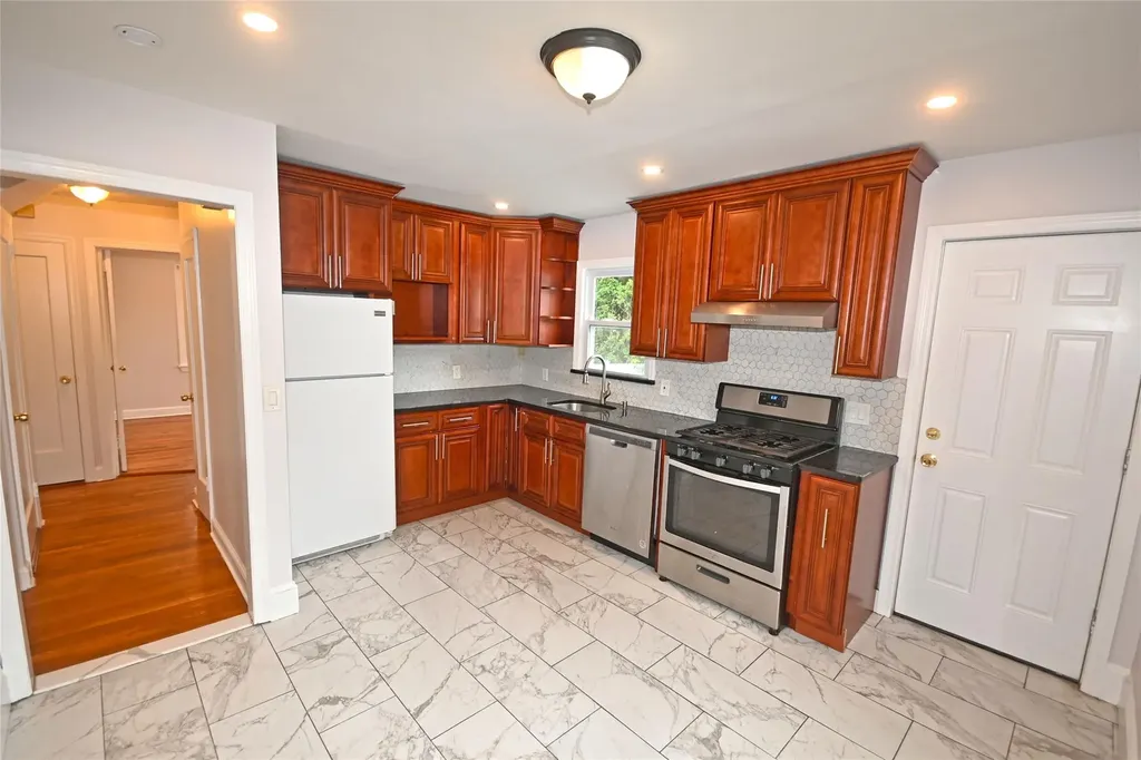 57 Netherwood Drive Albertson NY 11507