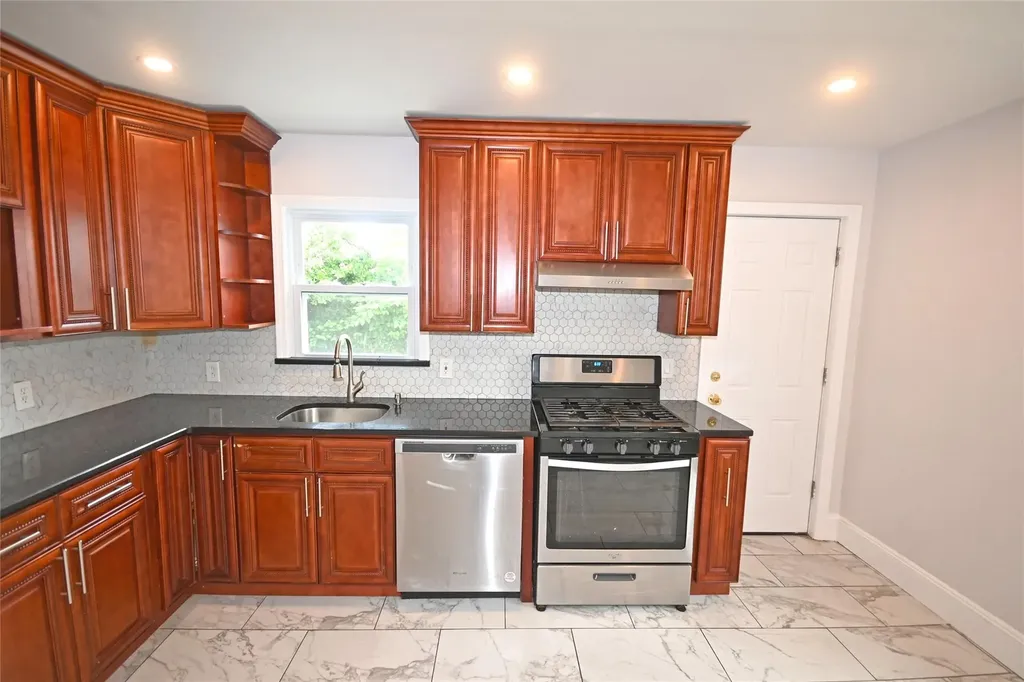 57 Netherwood Drive Albertson NY 11507
