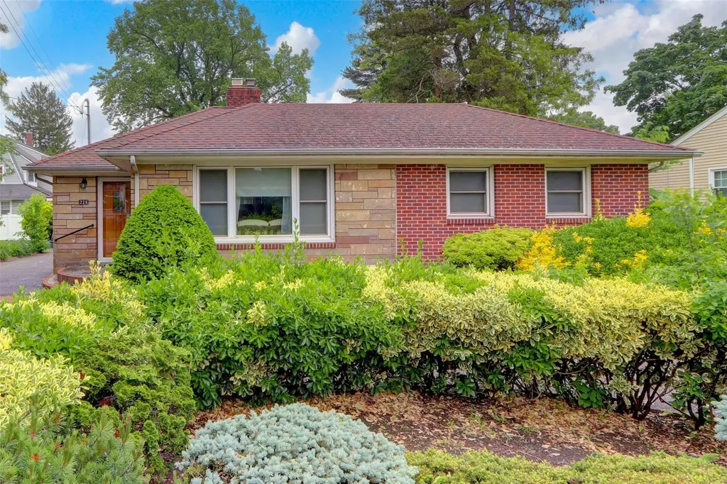 226 Hempstead Avenue Malverne NY 11565