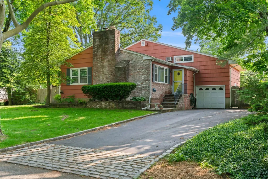 9 Brookside Drive Huntington NY 11743