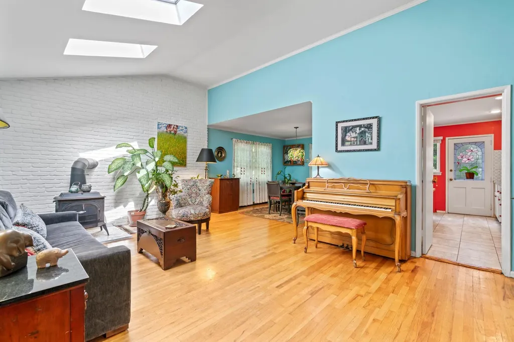 9 Brookside Drive Huntington NY 11743