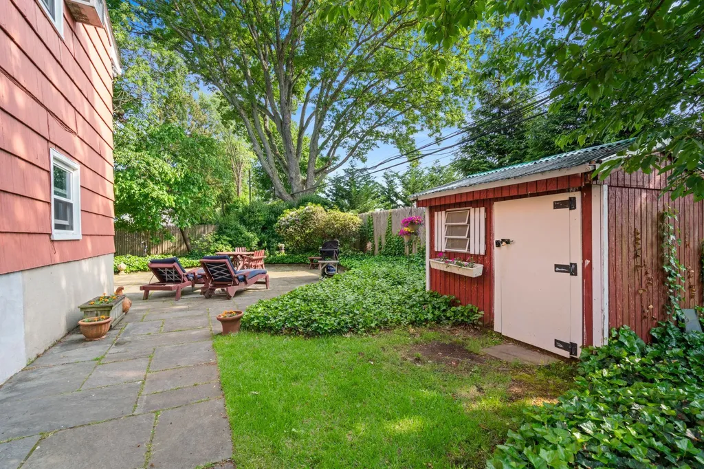9 Brookside Drive Huntington NY 11743