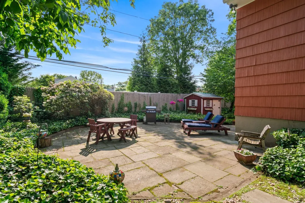 9 Brookside Drive Huntington NY 11743