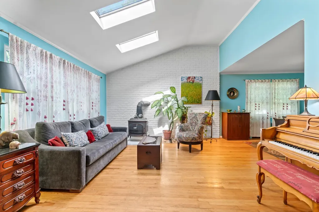 9 Brookside Drive Huntington NY 11743
