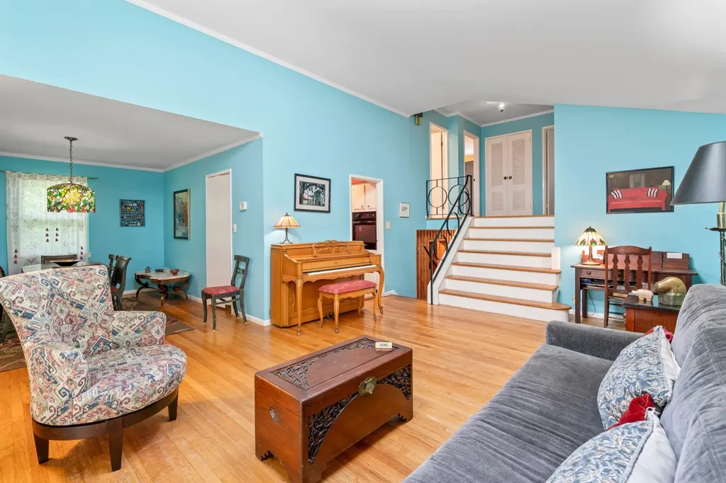 9 Brookside Drive Huntington NY 11743