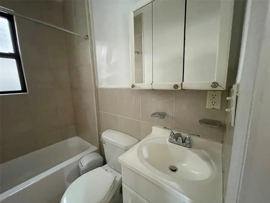 554 E 191st Street Bronx NY 10458