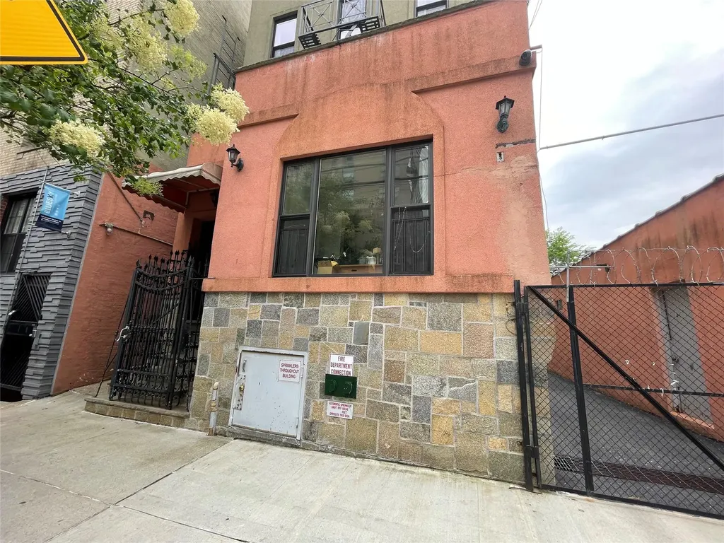 554 E 191st Street Bronx NY 10458