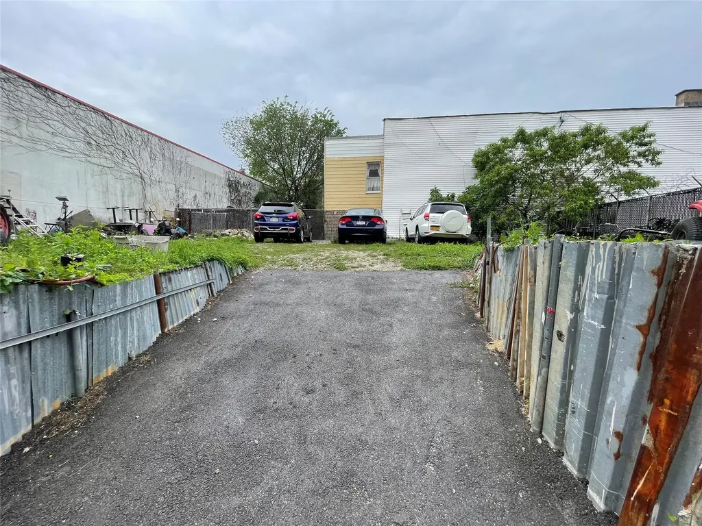 554 E 191st Street Bronx NY 10458