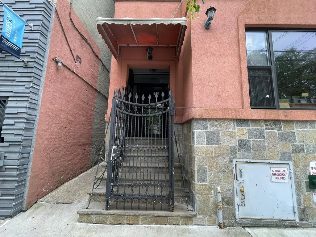 554 E 191st Street Bronx NY 10458