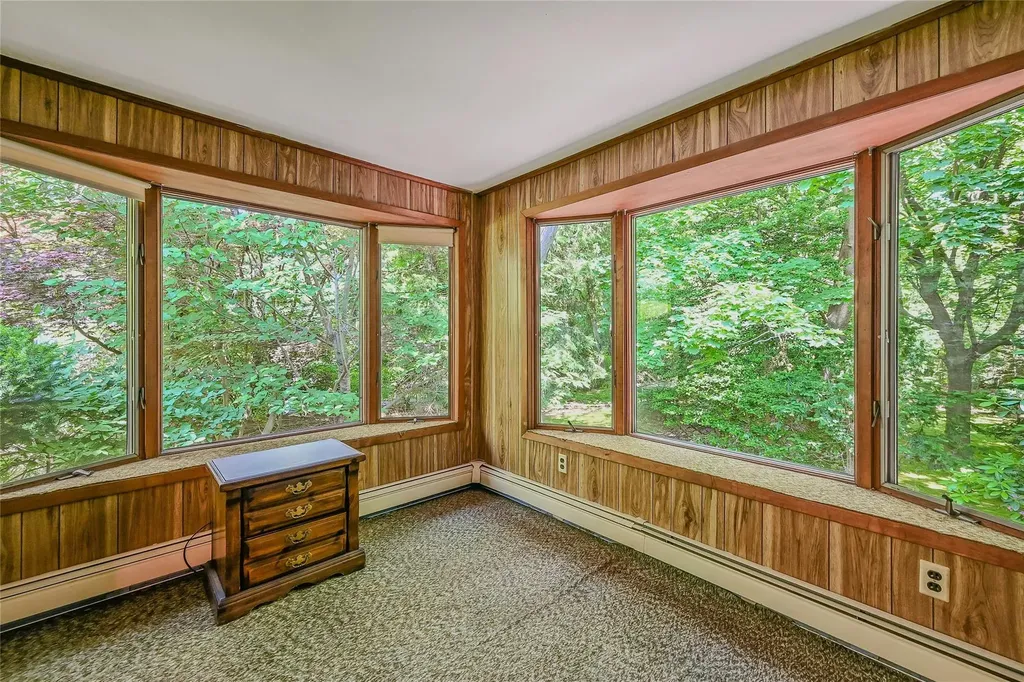 10 Moonedge Road Northport NY 11768