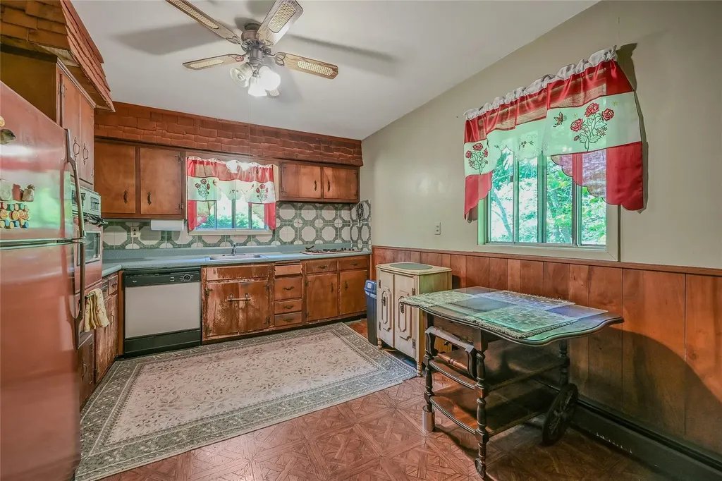 10 Moonedge Road Northport NY 11768