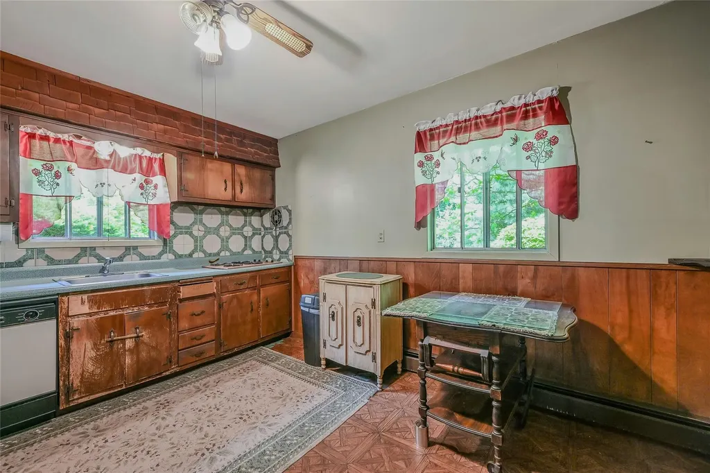 10 Moonedge Road Northport NY 11768