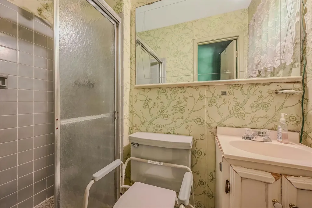 10 Moonedge Road Northport NY 11768