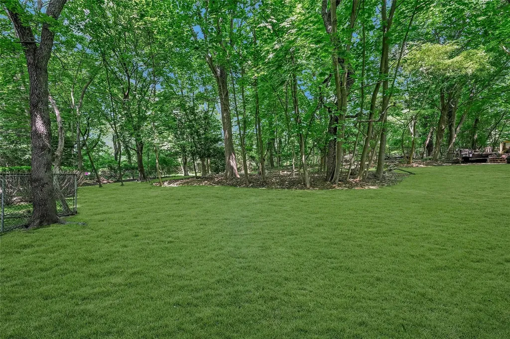 10 Moonedge Road Northport NY 11768