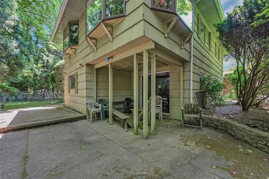 10 Moonedge Road Northport NY 11768