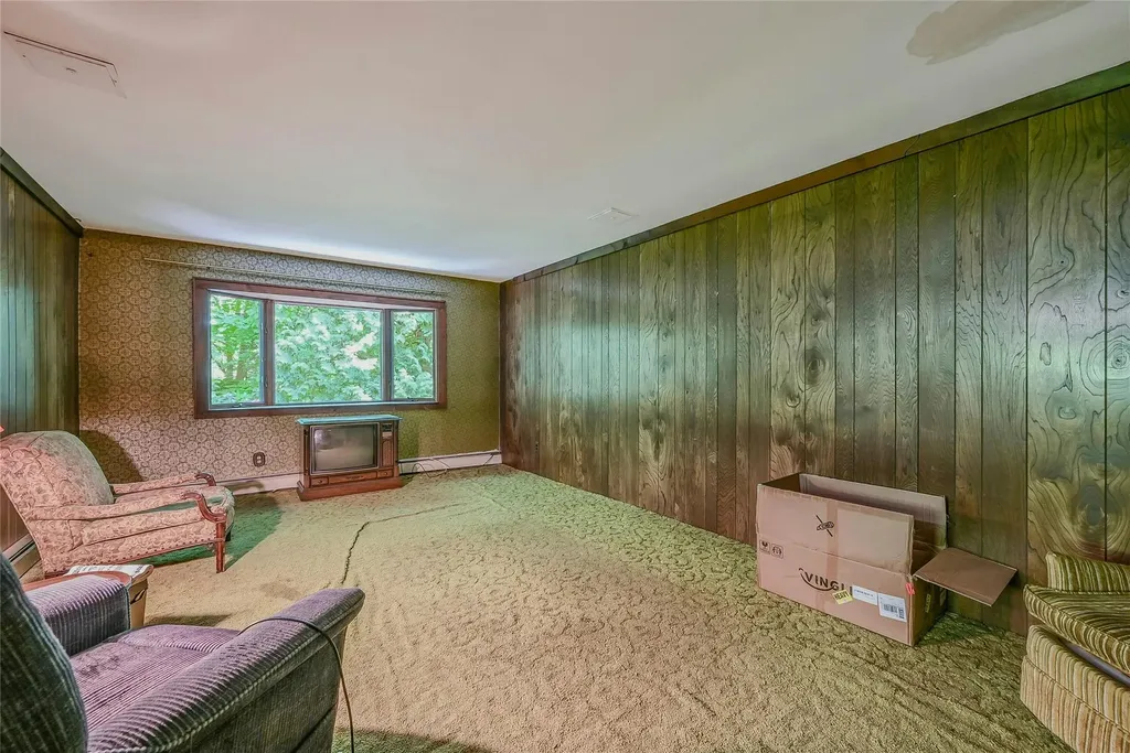 10 Moonedge Road Northport NY 11768