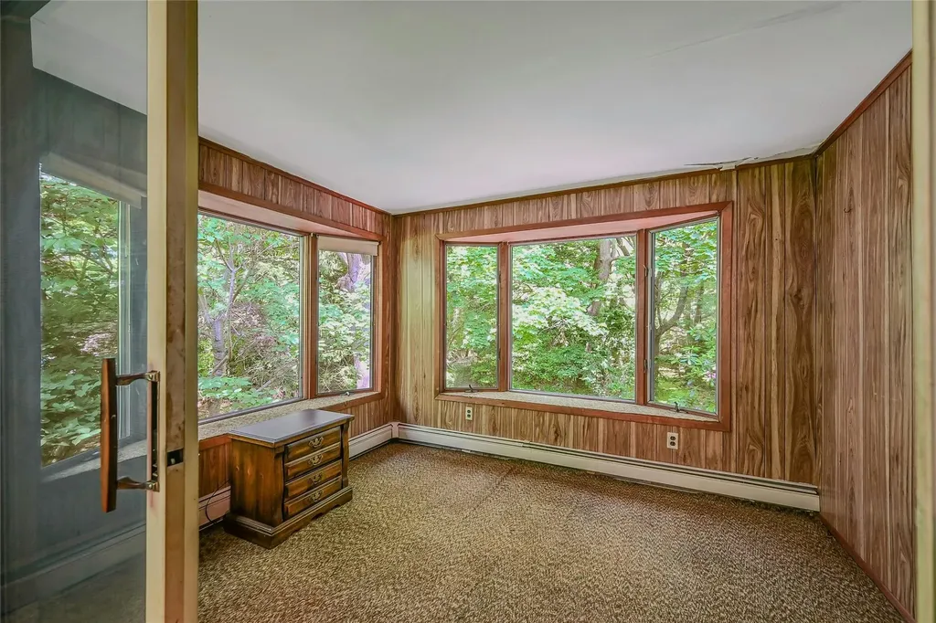 10 Moonedge Road Northport NY 11768