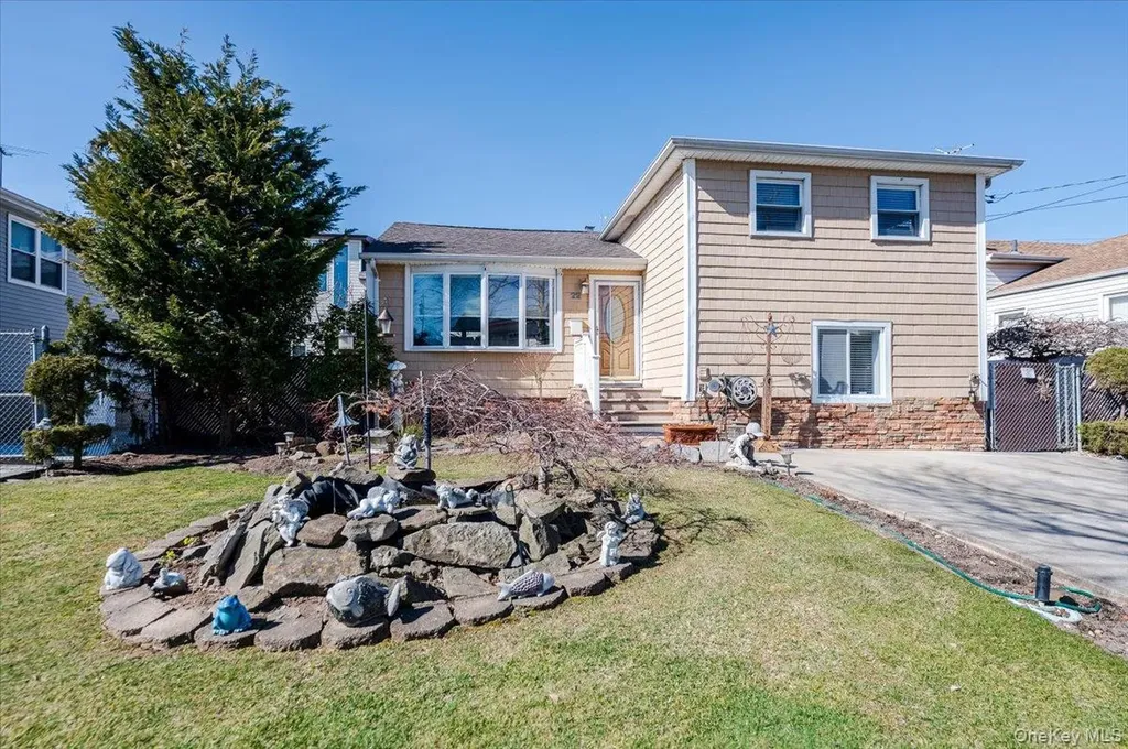 22 Cheshire Road Inwood NY 11096