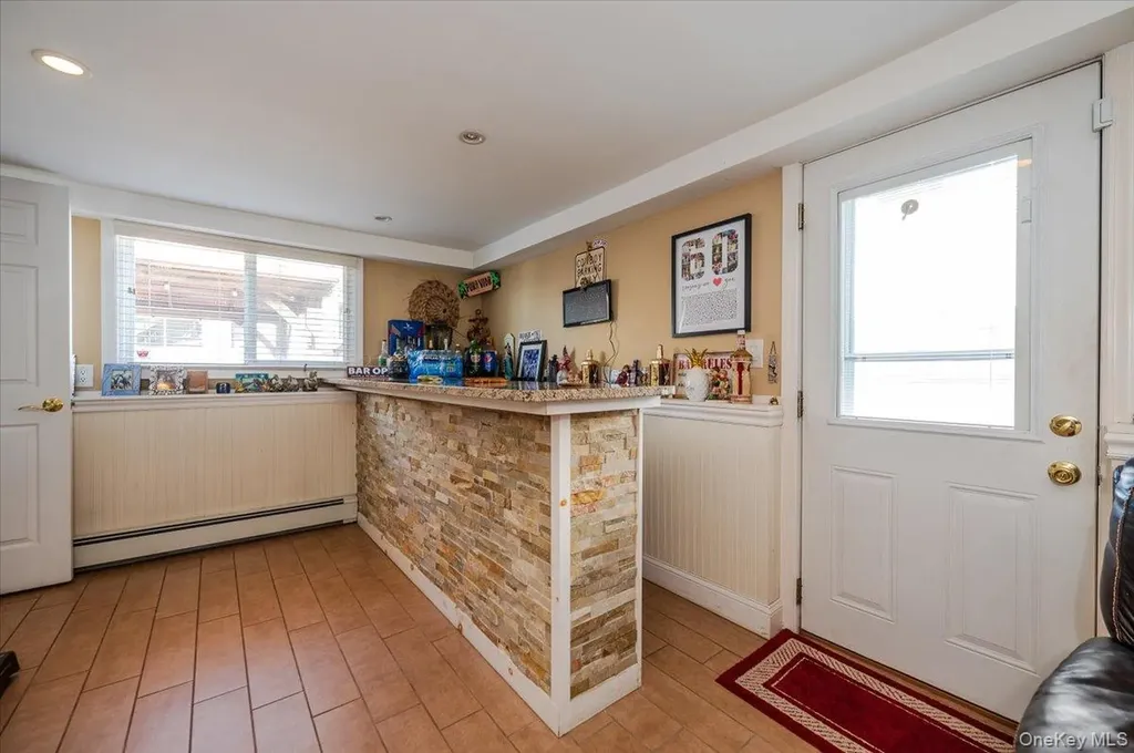 22 Cheshire Road Inwood NY 11096