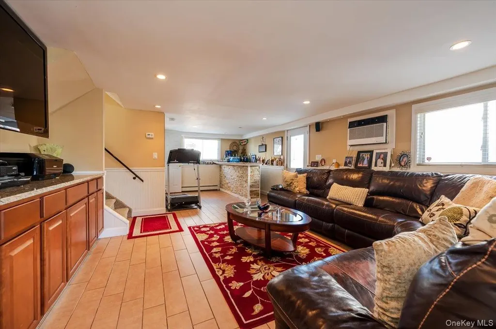 22 Cheshire Road Inwood NY 11096