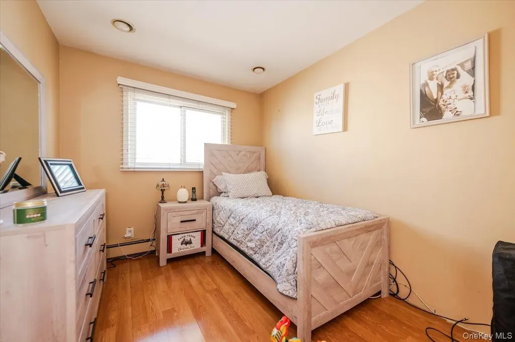 22 Cheshire Road Inwood NY 11096