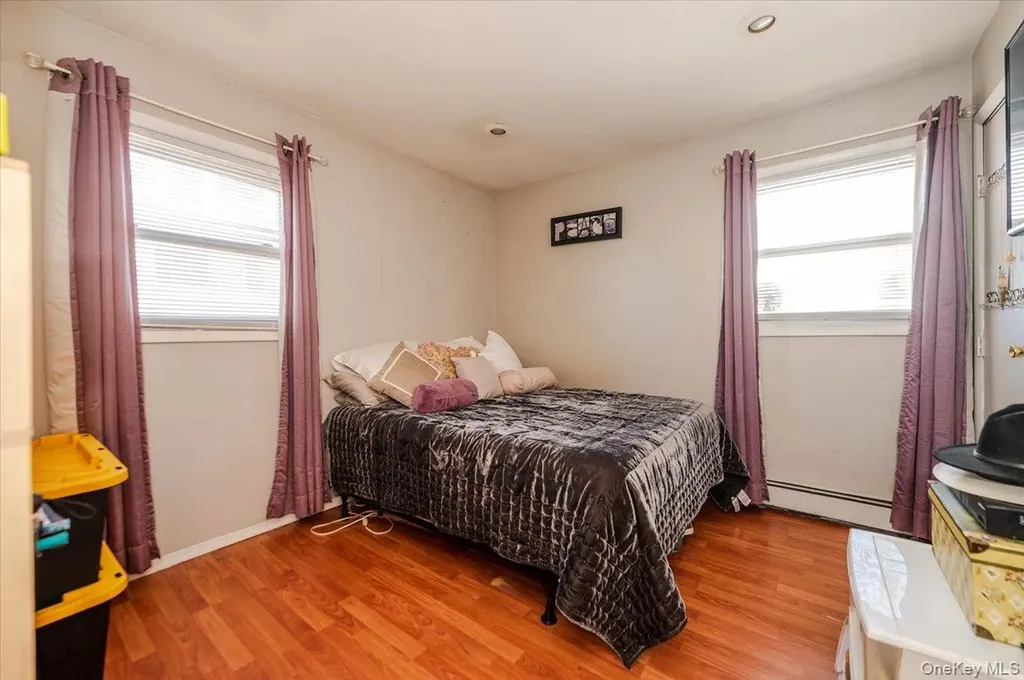 22 Cheshire Road Inwood NY 11096