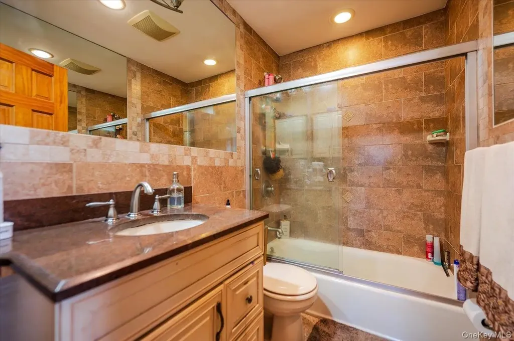 22 Cheshire Road Inwood NY 11096