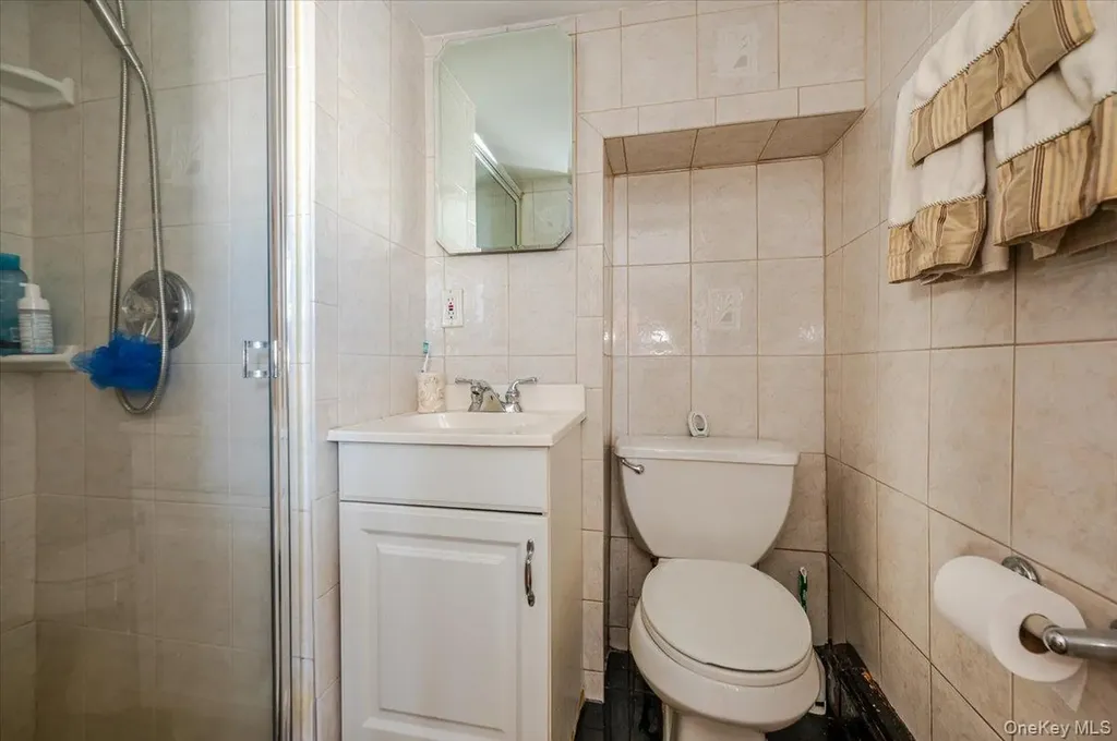 22 Cheshire Road Inwood NY 11096