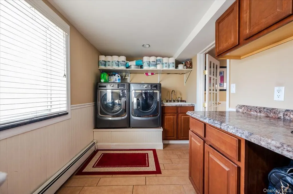 22 Cheshire Road Inwood NY 11096