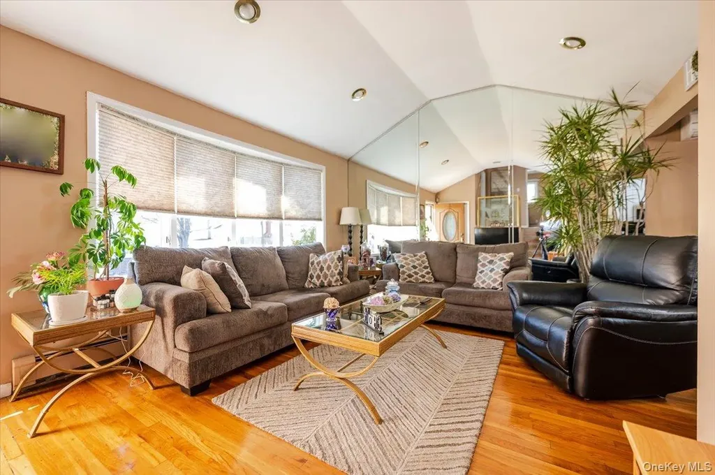 22 Cheshire Road Inwood NY 11096